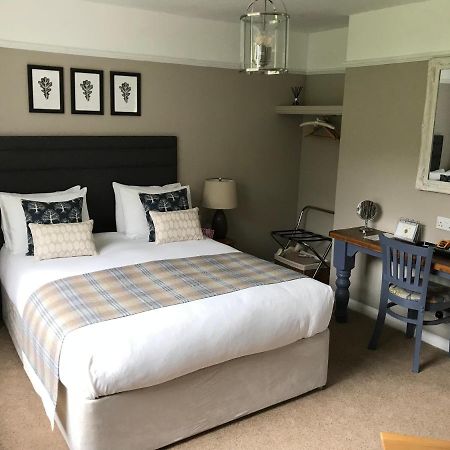 Oak Tree Lodge & Holiday Parking Burstow Екстер'єр фото