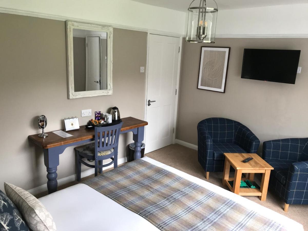 Oak Tree Lodge & Holiday Parking Burstow Екстер'єр фото